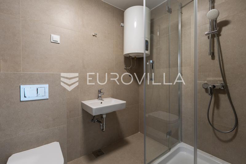 Istria, Duga Uvala - 2. kerros, remontoitu huoneisto kompleksissa merinäköalalla, 150 m merestä - 5