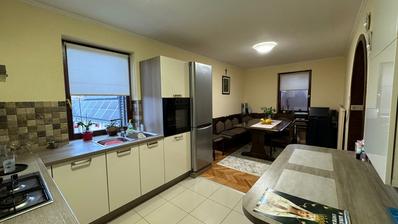 Vrpolje, kiváló minőségű, többcélú épület, 800 m²