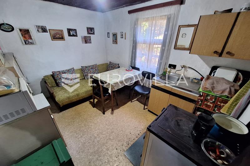 Karlovac, Tušilović, kuća 50 m², mirna lokacija - 1