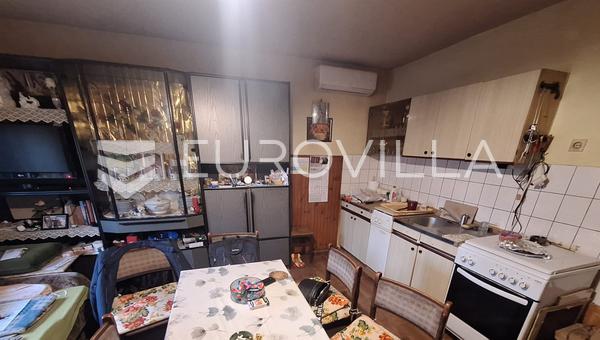 Generalski Stol, Dobrenici, ev 180 m², Mreznica'ya 300 m