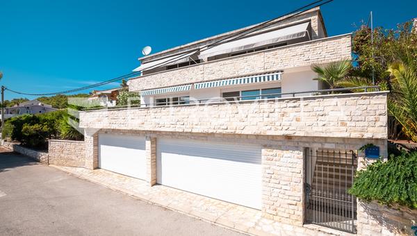 Otok Korčula, Potirna, kuća sa apartmanima, drugi red od mora