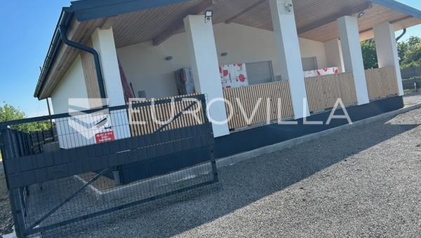 Nova Gradiška, Poljane, kuća 215 m² sa potencijalom