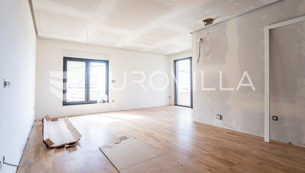 Podstrana, moderne Wohnung mit einem Schlafzimmer und großem Garten