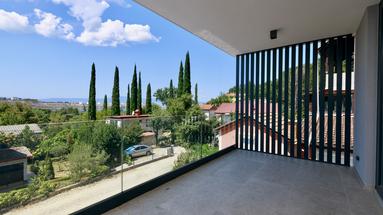 Omišalj, Island of Krk, Two-Bedroom Apartment with a Private Garden, 150 m from the Se