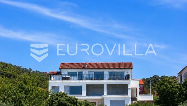 Rab - Barbat - Exkluzív mediterrán villa úszómedencével és gyönyörű tengeri kilátással