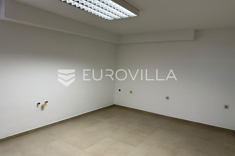 Pozega, nyrenoveret erhvervslokale på 150 m² med parkering. - 5