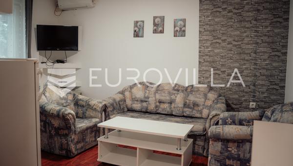 Vinkovci - Şehir merkezinde 39 m² daire, eşyalı, taşınmaya hazır