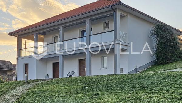 Ivanic grad, Caginec, ház összesen 233 m² alapterülettel, medencével