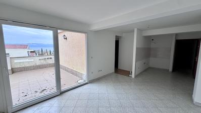 Isla de Krk, Njivice, apartamento de cuatro habitaciones de 79 m² con terraza con vistas al mar