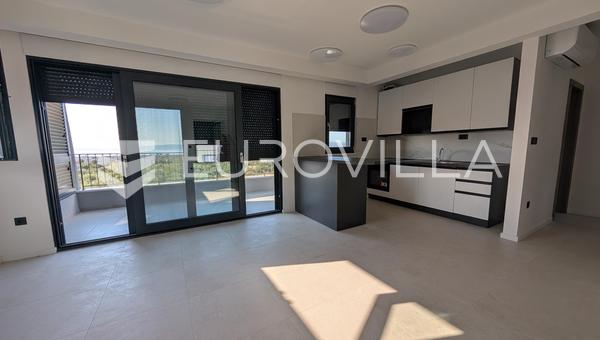 Kastel Stari - Ticari Alan, Teraslı ve 2 Otoparklı 86 m² Ofis