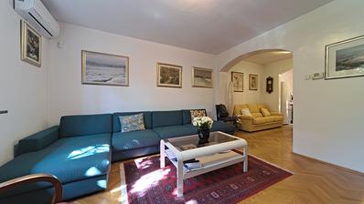 Osijek, Retfala, espaçosa casa familiar com garagem e quintal ajardinado para venda, área total 382 m²