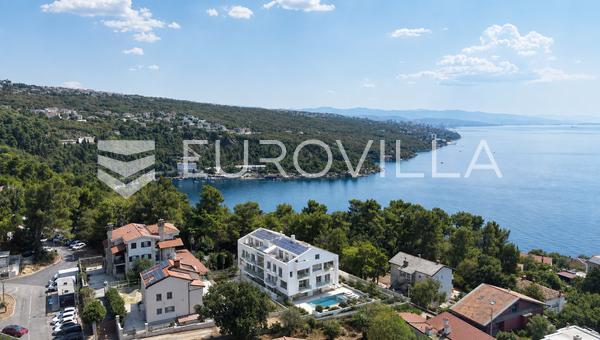 Opatija Privé, exkluzívny trojizbový byt 86 m², bazén, posilňovňa