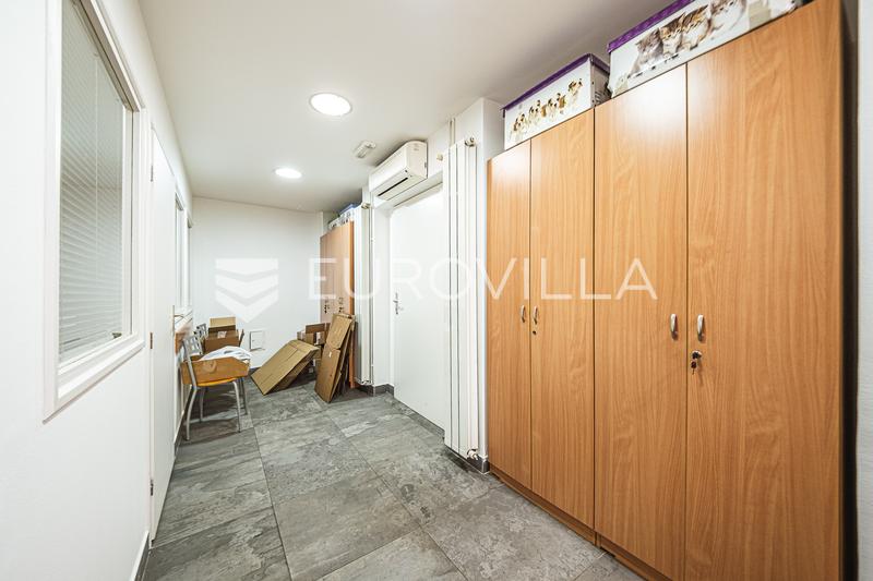 Zagreb, rue Savska, espace commercial de plain-pied boutique, bureau, 80 m². - 7