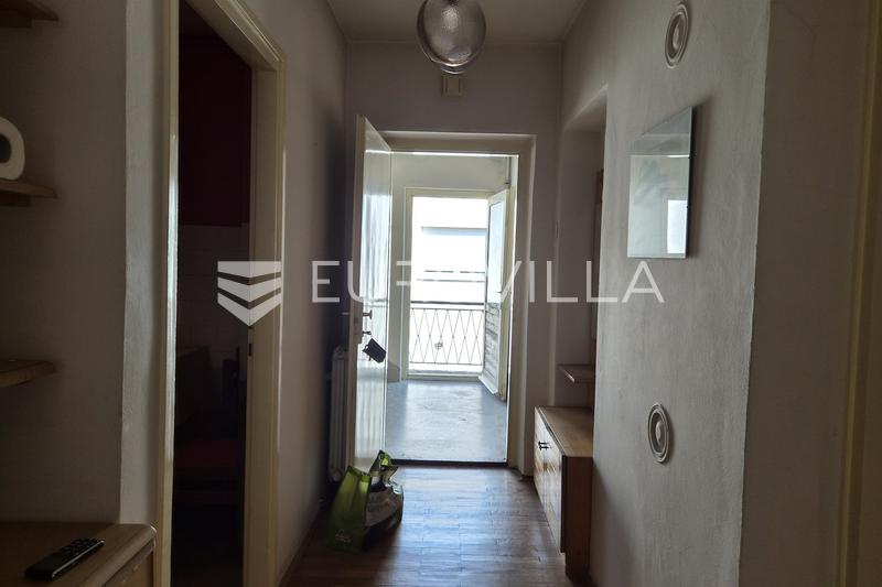 Zagreb, rue Savska, espace commercial de plain-pied boutique, bureau, 80 m². - 10