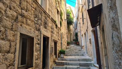 Otok Korčula, grad Korčula, kuća za adaptaciju u staroj jezgri