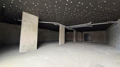 Zaprešić, konut-ticari bir binanın zemin katında yer alan 516 m²'lik ticari alan, YENİ