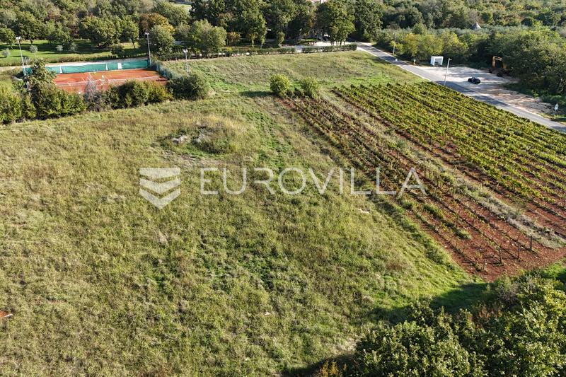 Istria, Porec - Attraktiv tomt på 12.097 m² med utmerket investeringspotensial - 1