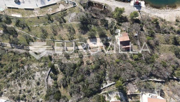 Jasenice, Maslenica, atractivo terreno edificable en segunda fila al mar, 705m2
