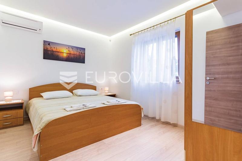 Istrie, Šišan, dlouhodobý pronájem jednopodlažního domu s bazénem, k dispozici od 1.10. - 16