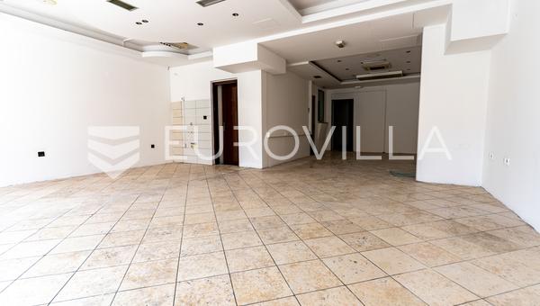 Požega. Espaço comercial de 94 m² no coração de Požega.