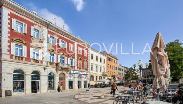 Pula, moderne Vierzimmerwohnung im Stadtzentrum von 140 m²