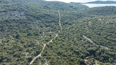 Pelješac, Nakovanj, poljoprivredno zemljište površine 3 724 m²
