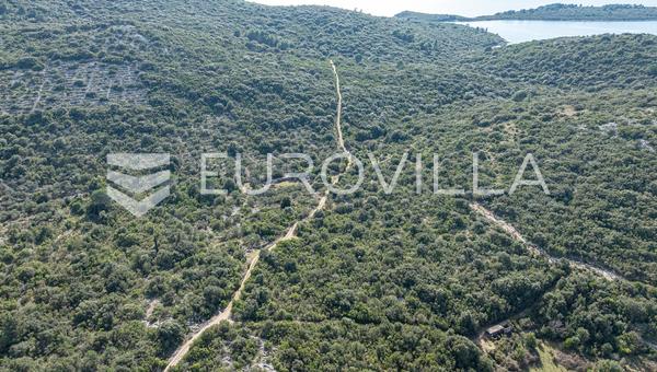 Pelješac, Nakovanj, poljoprivredno zemljište površine 3 724 m²