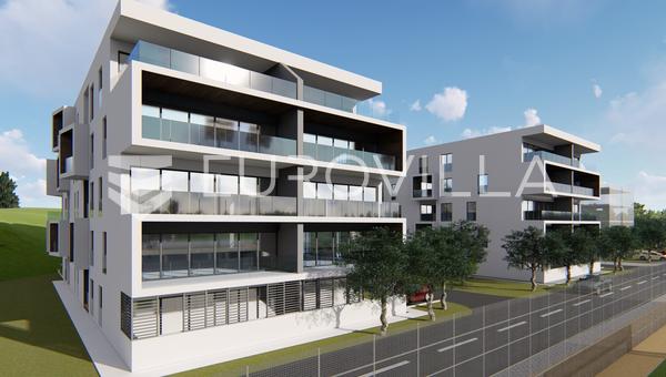 Pula, Veli Vrh - moderne treværelses lejlighed i nybyggeri med elevator, stueetage, 103 m²