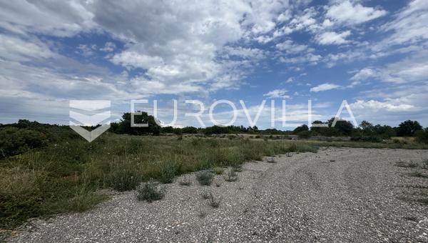 Ístria, Vodnjan, terreno edificável de 440m2 em excelente localização com vista para o mar.