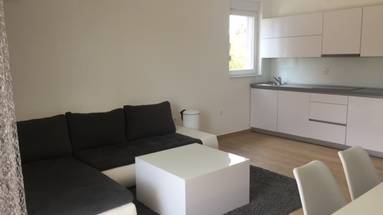 Pag, Novalja, moderne treværelses lejlighed på 80m2 i stueetagen, nybyggeri