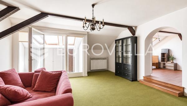 Zagrzeb, Plac Brytyjski, całe piętro poddasza 260 m², do remontu