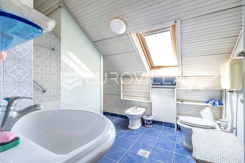 Zagrzeb, Plac Brytyjski, całe piętro poddasza 260 m², do remontu - 11
