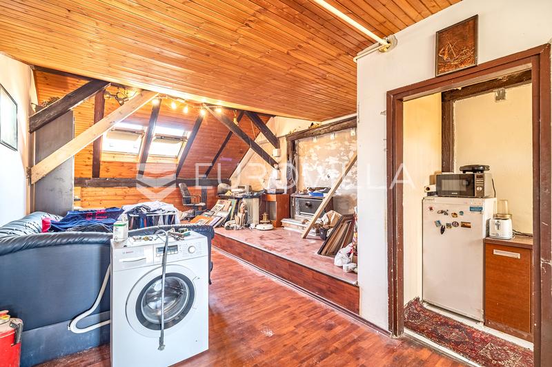 Zagrzeb, Plac Brytyjski, całe piętro poddasza 260 m², do remontu - 4