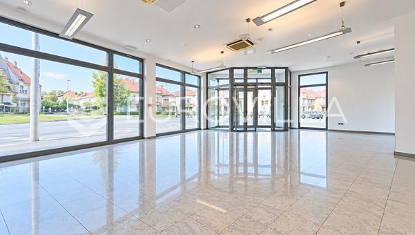 Osijek, Centar ulični prostor u poslovnoj zgradi dodatno 2 etaže