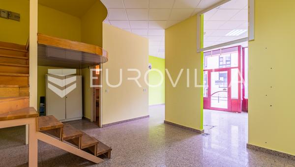 Varaždin, centro de la ciudad, local comercial con una superficie total de 58,35 m²