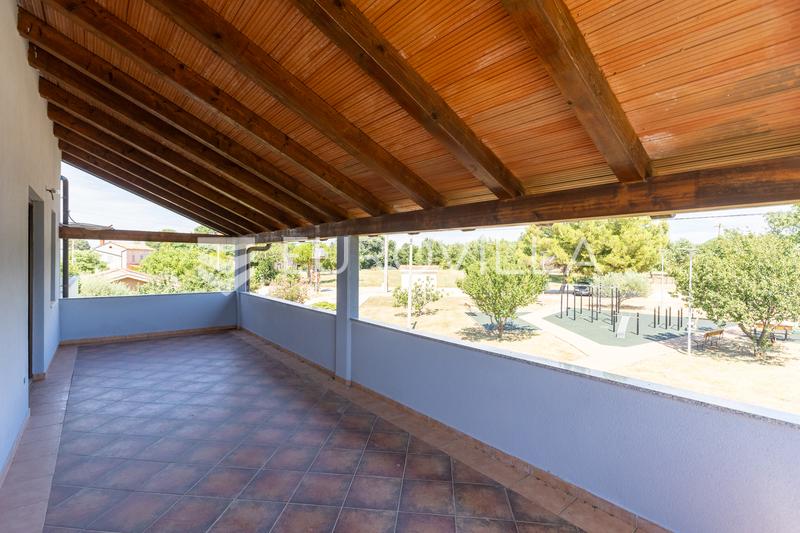 Istria, dintorni di Parenzo - Moderno appartamento al primo piano con ampio giardino e grande terrazza - 14