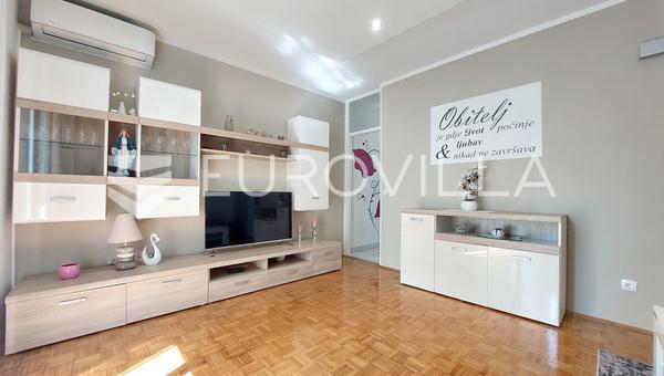 Istria, Pula, apartamento de dos dormitorios en Vidikovac, 60 m²
