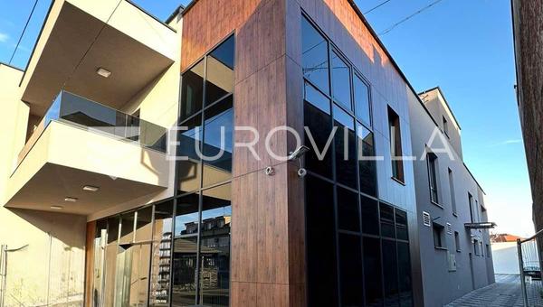 Dakovo, Centro da Cidade, Espaço Comercial Versátil, 300 m²