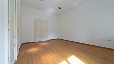 Osijek, Centar grada, iznajmljuje se poslovni prostor u secescijskoj zgradi, 107 m²