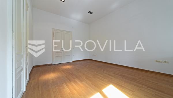 Osijek, Centar grada, iznajmljuje se poslovni prostor u secescijskoj zgradi, 107 m²