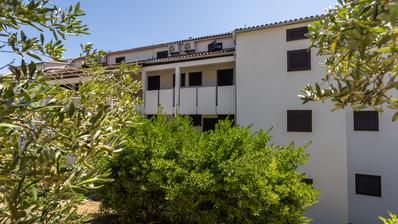 Istra, Duga Uvala, prizemlje, adaptirani apartman u sklopu naselja s pogledom na more,150 m od mora