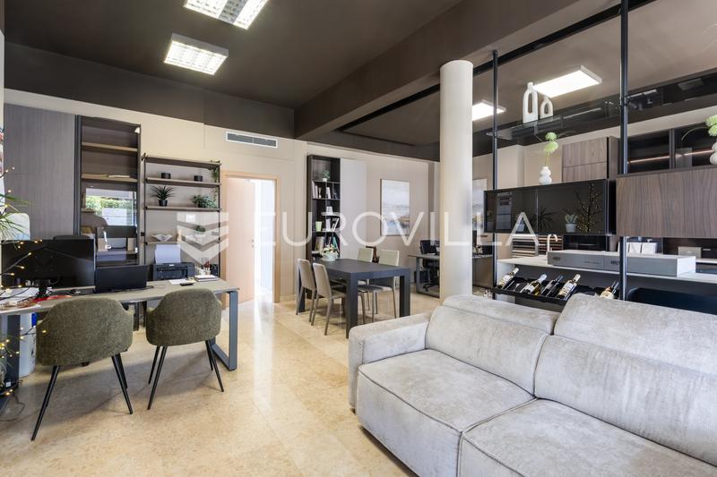 Istrië, Novigrad - aantrekkelijk commercieel pand van 129 m² nabij de jachthaven - 2