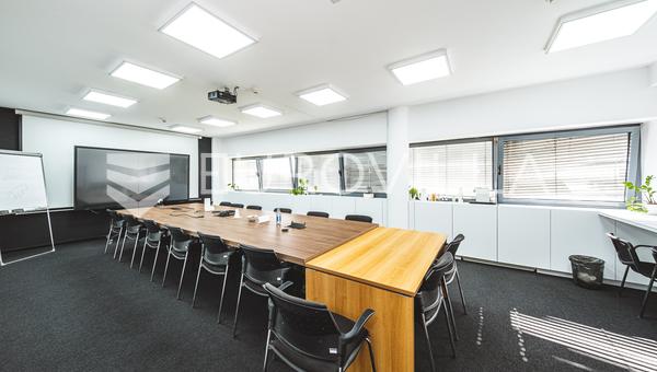 Zágráb, BORONGAJSKA cesta üzlethelyiség kiadó 356 m²