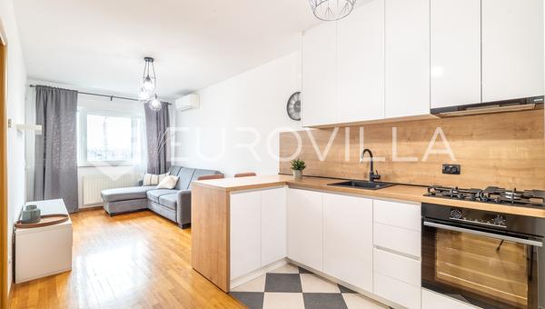 Zagreb, Vrapče: Fuldt møbleret og funktionel lejlighed med 1 soveværelse og udendørs parkeringsplads, 40 m²