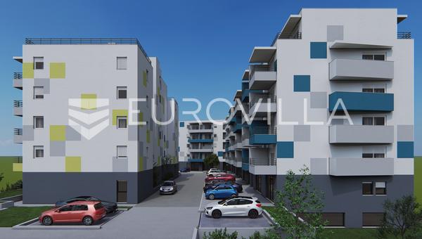Split, Mejasi, råt lokale i råhus med et samlet areal på 169 m2