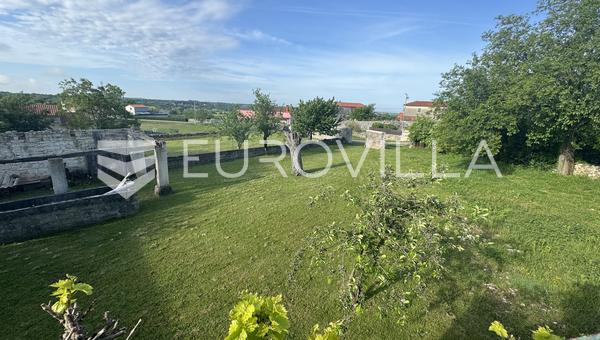 Tinjan, Steinhaus im Herzen Istriens