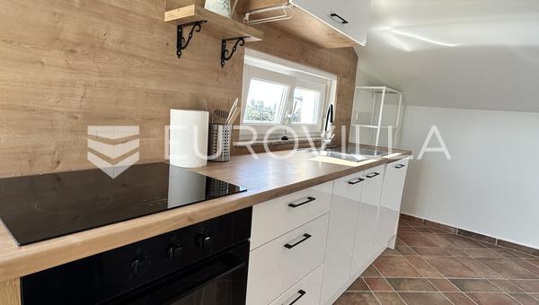 Zadar, Diklo, se alquila amueblado apartamento de dos habitaciones en el segundo piso para alquiler a largo plazo de 74 