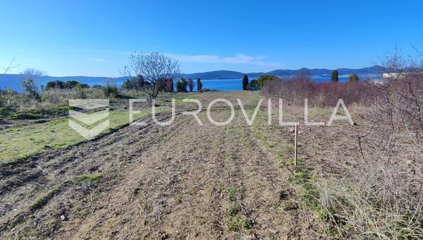Zadar, Arbanasi, terreno para construção na 2ª fila do mar