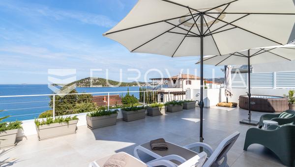 Rogoznica, Razanj, preciosa casa con piscina y vistas al mar, 390,51 m²
