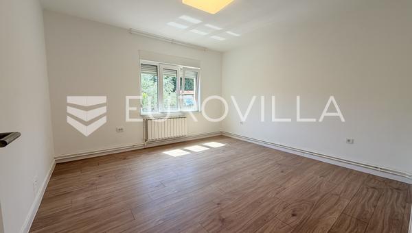 Rijeka, Zamet, UTHYRES, affärslokal, 86 m², terrass, havsutsikt